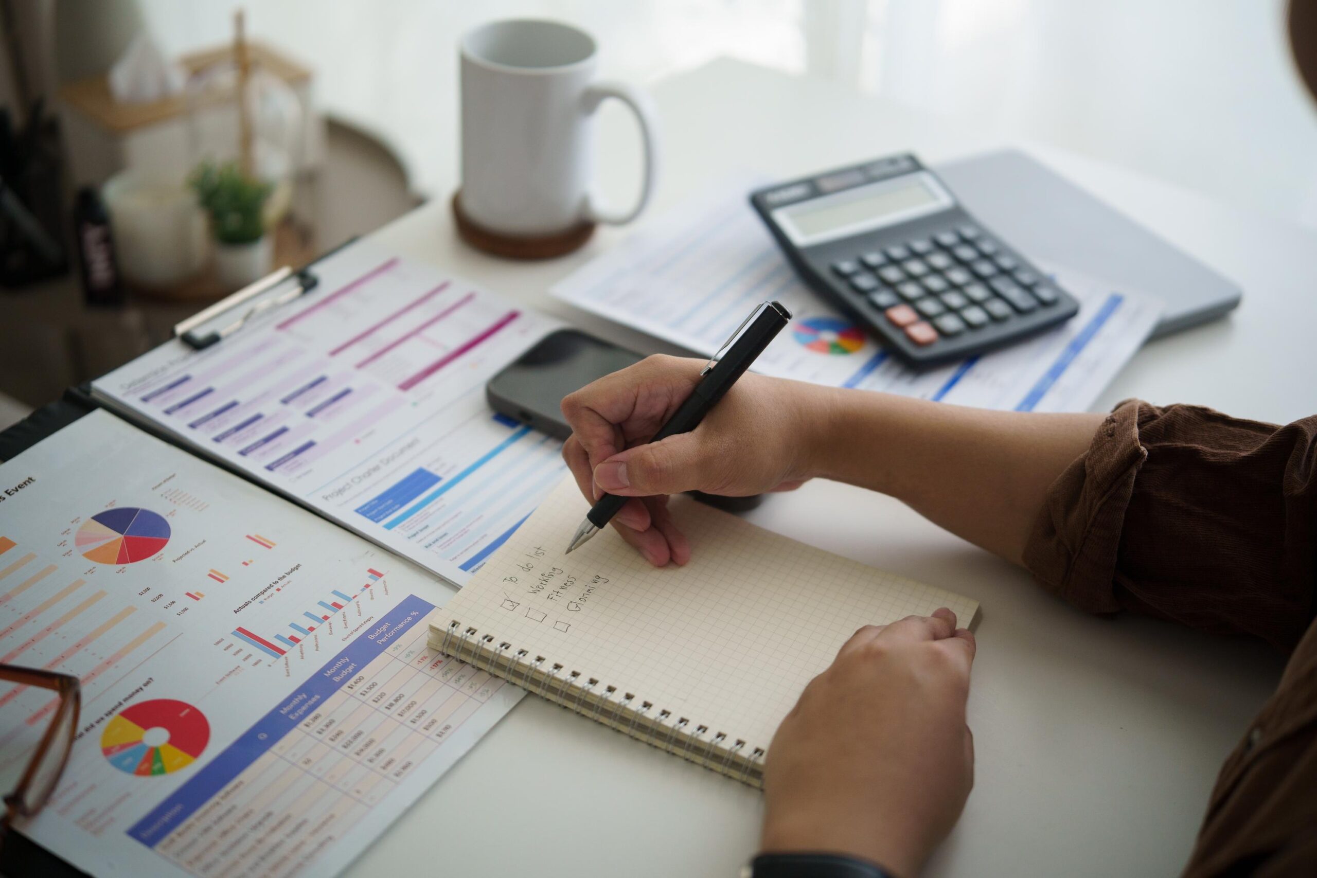 Read more about the article Year-End Financial Planning Checklist: Cut Taxes, Maximize Benefits, Protect Wealth