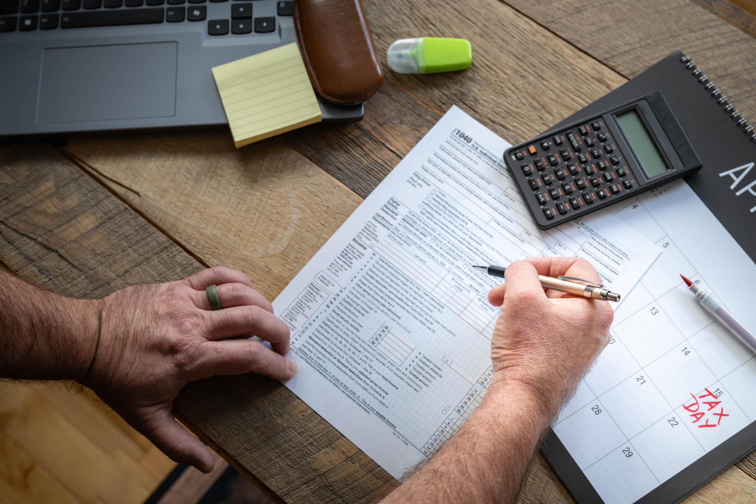 Read more about the article Year-End Financial Planning Checklist for Families and Pre-Retirees